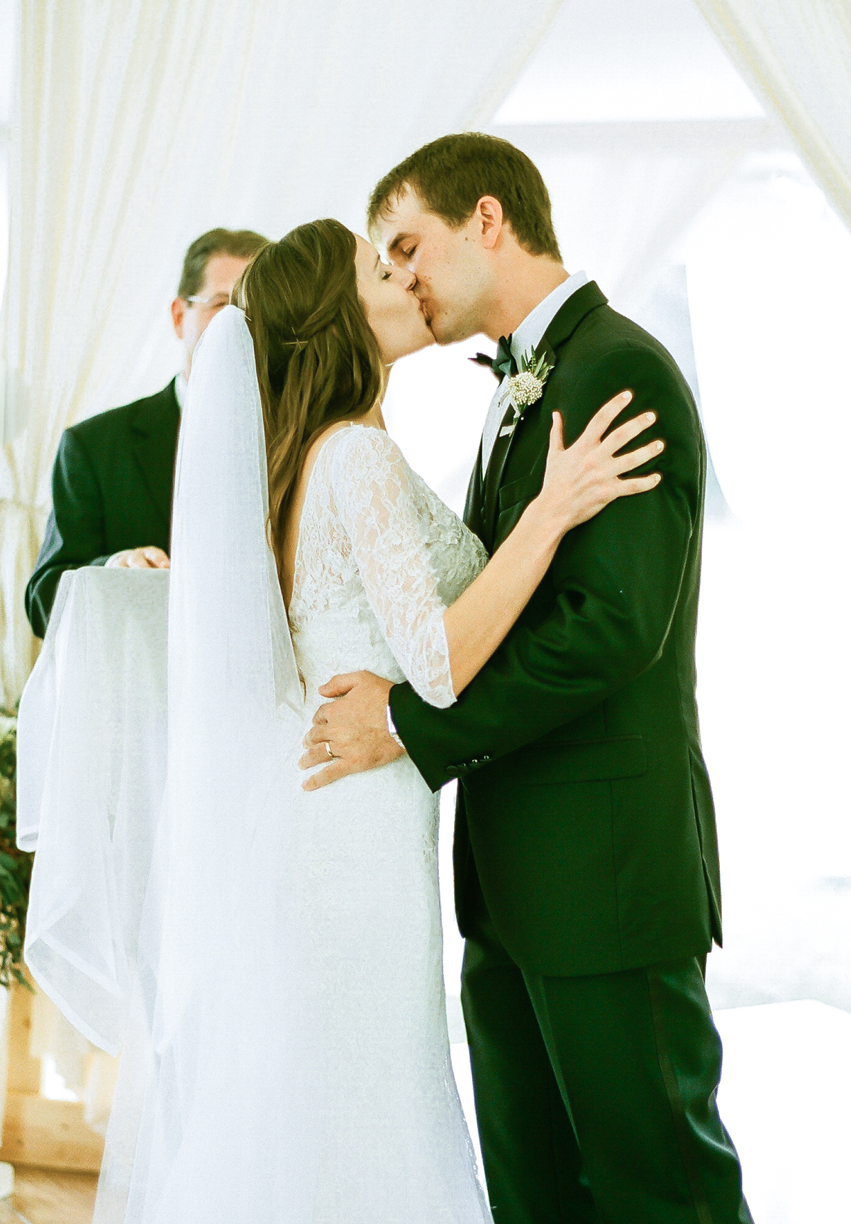 I Do Kiss | Fine Art Crestview Florida Wedding | Jennifer Blair Photography 