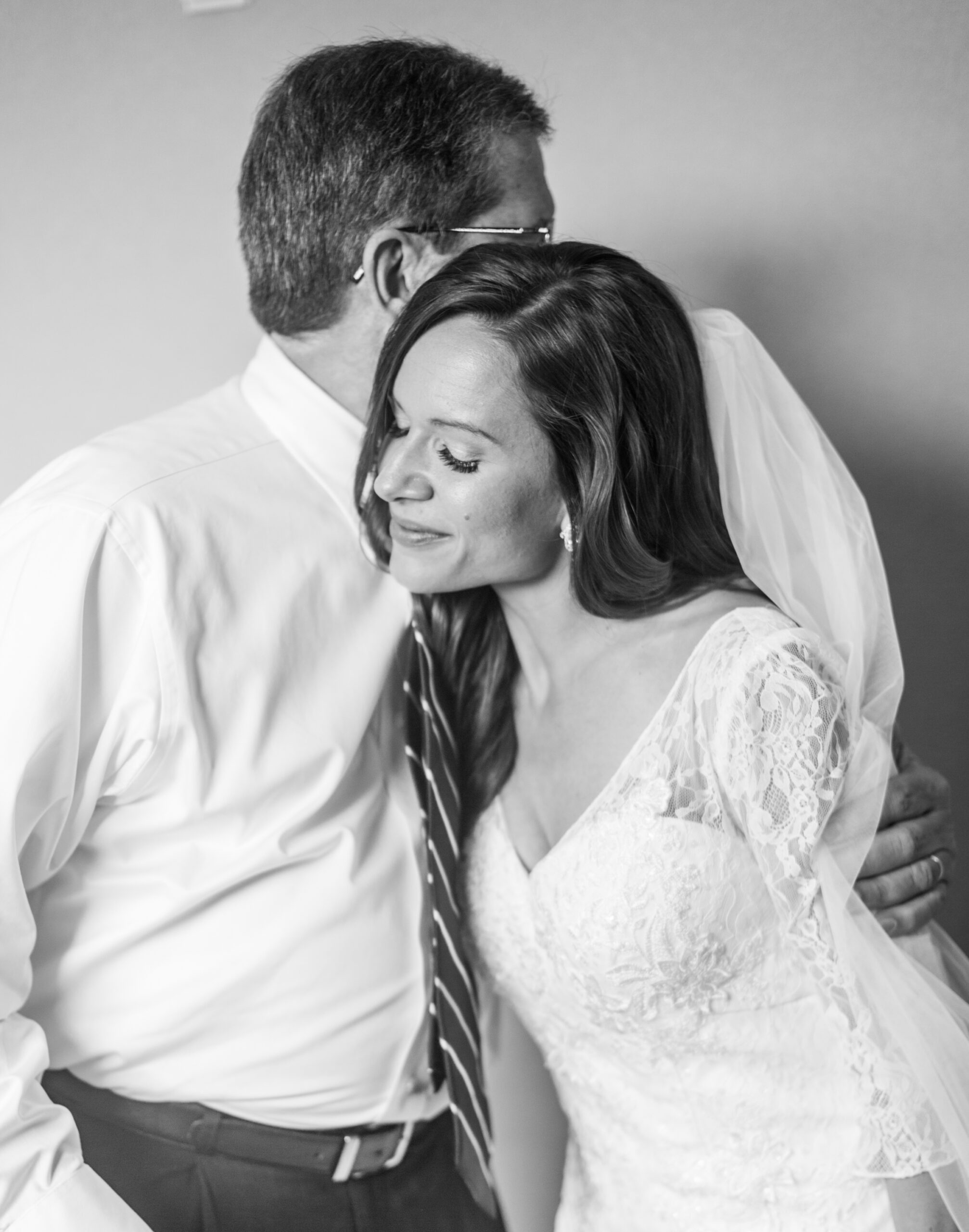 First Look With Dad | Intimate Crestview Florida Wedding | Jennifer Blair Photography 
